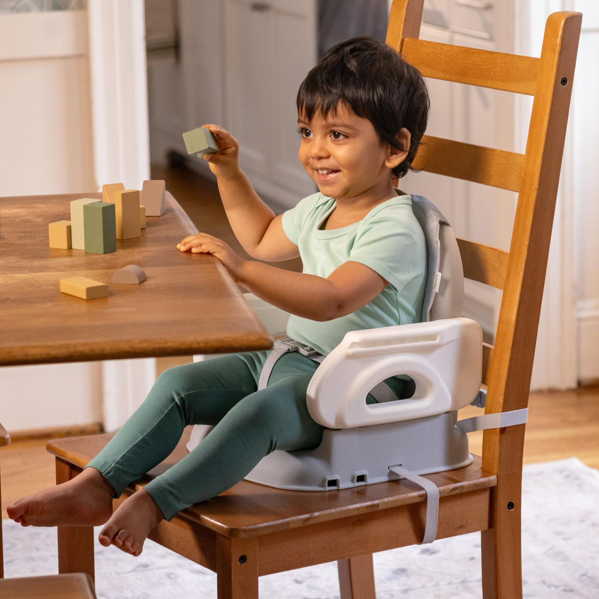 Compact Lightweight Toddler Booster Seat X114
